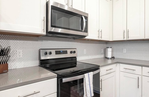 Florida Central Atlantic Coast Apartment | Landing | Modern 2BD, Pool, Gym