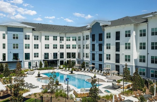 Freeport Apartment | Landing | Modern 2BD, Clubhouse, Yoga Studio