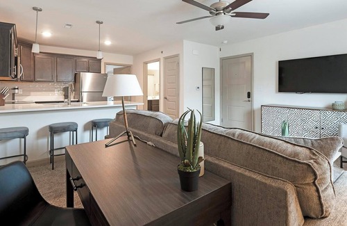 Lyman Apartment | Landing | Modern 2BD, Clubhouse, Gym