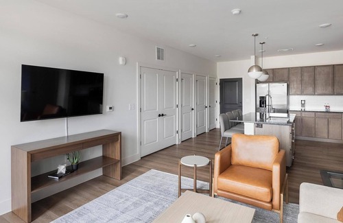 Madison Apartment | Landing | Modern 2BD, Gym, Clubhouse