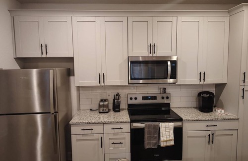 Newberry Apartment | Landing | Modern 2BD, Pool, Gym