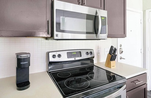 Katy Apartment | Landing | Modern 2BD, Pool, Courtyard