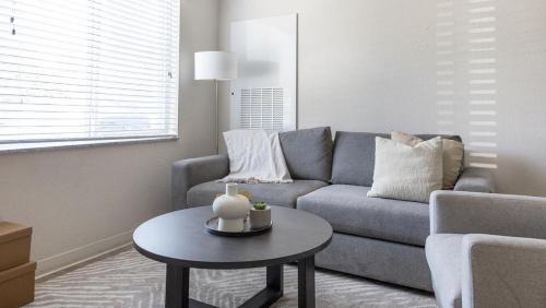 Overland Park Apartment | Landing - Modern Apartment with Amazing Amenities (ID9271X34)