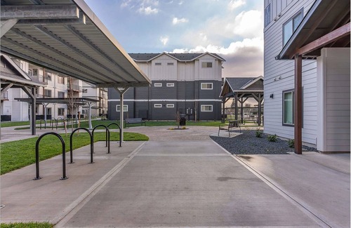 Woodburn Apartment | Landing | Modern Studio, Gym, Pool