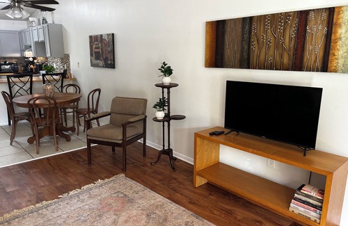 Northeast Pensacola Apartment | Landing pad - under 2 miles to airport, 2 br, Free parking, WiFi