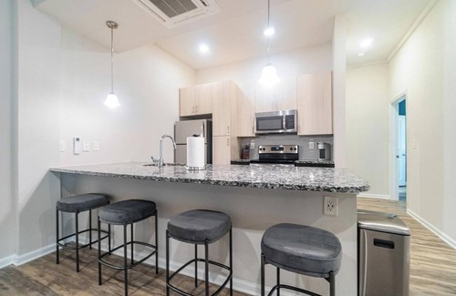 Charlotte Apartment | Landing | Spectacular 1BD, Clubhouse, Gym