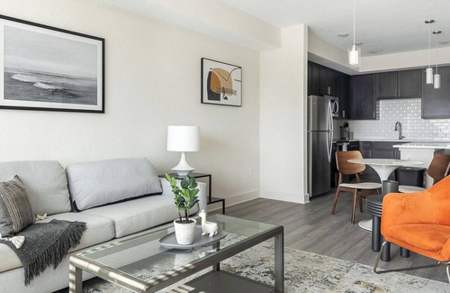 Palmetto Apartment | Landing | Spectacular 1BD, Pool, Gym