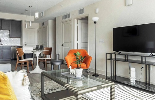 Palmetto Apartment | Landing | Spectacular 1BD, Pool, Gym