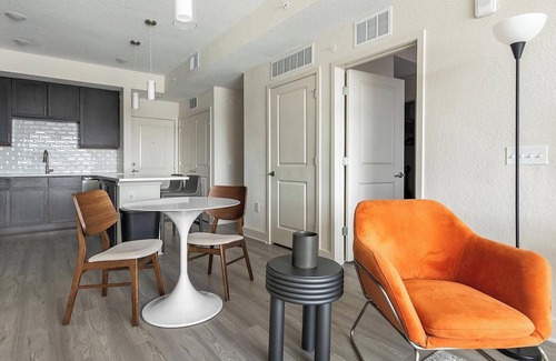 Palmetto Apartment | Landing | Spectacular 1BD, Pool, Gym