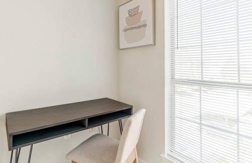 Southbelt/Ellington Apartment | Landing | Spectacular 1BD, Game Room, Pool