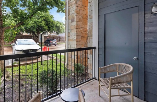 Richmond Apartment | Landing | Spectacular 1BD, Pool, Gym