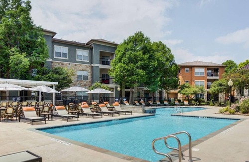 Richmond Apartment | Landing | Spectacular 1BD, Pool, Gym