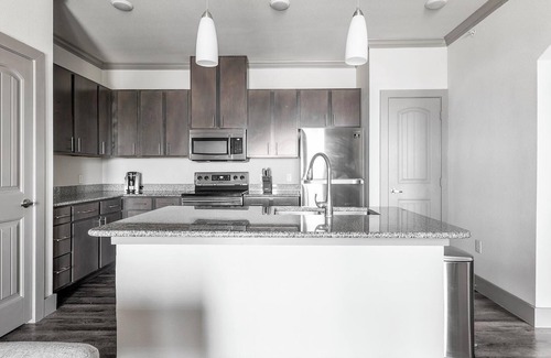 Manor Apartment | Landing | Spectacular 1BD, Clubhouse, Pool