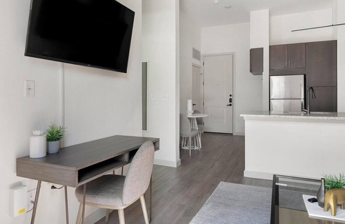 Dallas Apartment | Landing | Spectacular 1BD, Pool, Gym