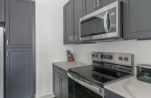 Northside Apartment | Landing | Spectacular 1BD, Pool, Gym