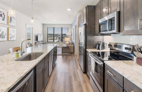 Houston Apartment | Landing | Spectacular 1BD, Pool, Game Room