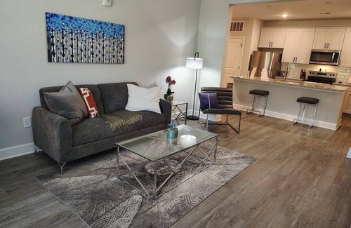 Newberry Apartment | Landing | Spectacular 2BD, Pool, Gym