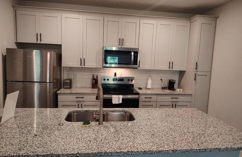 Newberry Apartment | Landing | Spectacular 2BD, Pool, Gym