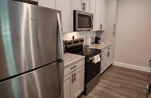 Newberry Apartment | Landing | Spectacular 2BD, Pool, Gym