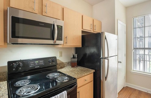 New Pathways Apartment | Landing | Spectacular 2BD, Gym, Pool