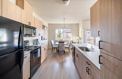 Molalla Apartment | Landing | Spectacular 2BD, Clubhouse, Pool