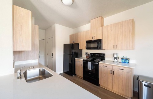 Molalla Apartment | Landing | Spectacular 2BD, Clubhouse, Pool