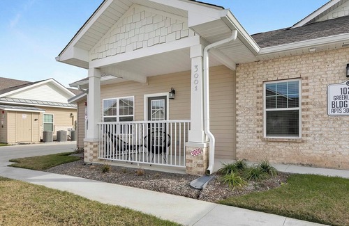 Fort Worth Apartment | Landing | Spectacular 1BD, Yoga Studio, Pool