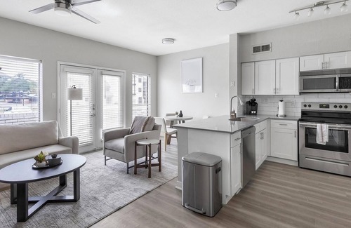 Fort Worth Apartment | Landing | Spectacular 1BD, Courtyard, Pool
