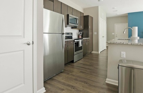 Chesterfield Apartment | Landing | Stunning 1BD, Gym, Pool