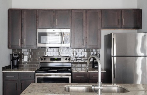Buda Apartment | Landing | Stunning 1BD, Clubhouse, Gym