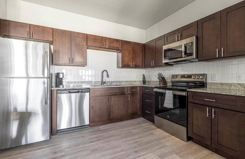 Lockhart Apartment | Landing | Stunning 1BD, Gym, Clubhouse