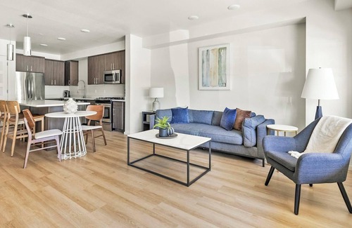 Hayden Island Apartment | Landing | Stunning 1BD, Gym, Pool