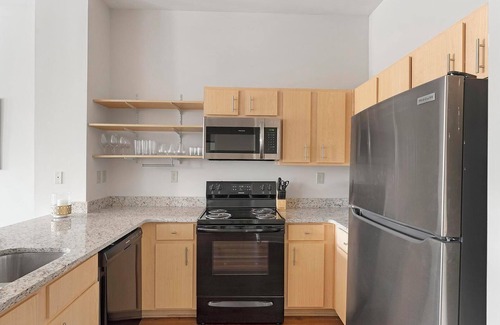 New Pathways Apartment | Landing | Stunning 1BD, Gym, Pool