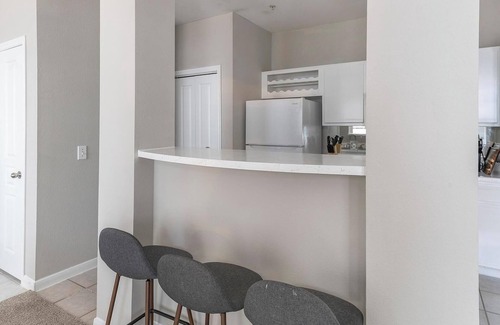 Briarforest Apartment | Landing | Stunning 1BD, Pool, Gym