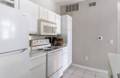Briarforest Apartment | Landing | Stunning 1BD, Pool, Gym