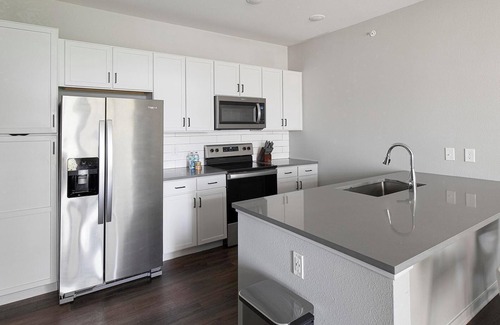 Madison Apartment | Landing | Stunning 1BD, Pool, Gym