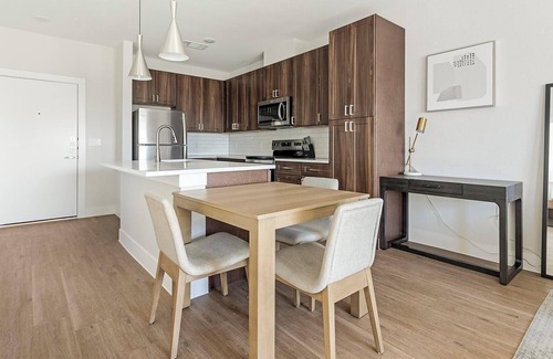 Seguin Apartment | Landing | Stunning 1BD, Pool, Gym
