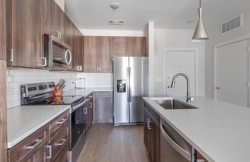 Seguin Apartment | Landing | Stunning 1BD, Pool, Gym