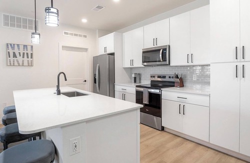 Casa Grande Apartment | Landing | Stunning 2BD, Pool, Gym