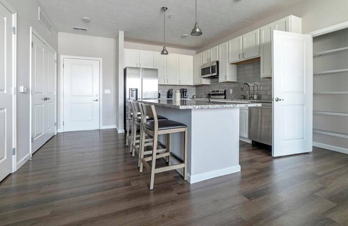 Northwest Columbus Apartment | Landing | Stunning 2BD, Gym