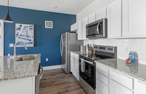 Venus Apartment | Landing | Stunning 2BD, Gym, Clubhouse