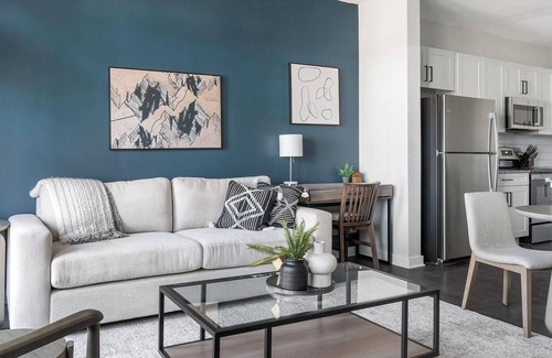 Mableton Apartment | Landing | Stunning 2BD, Pool, Gym