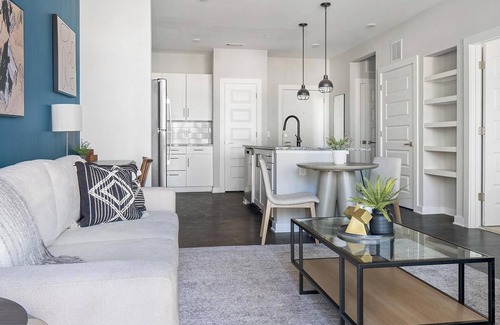 Mableton Apartment | Landing | Stunning 2BD, Pool, Gym