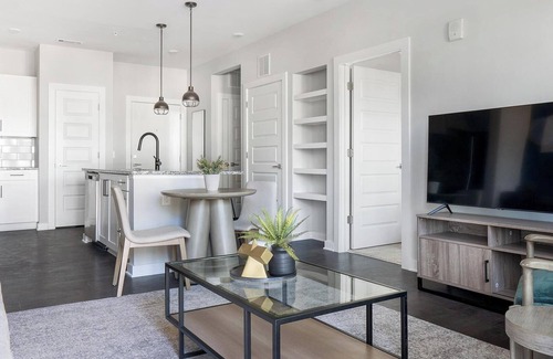 Mableton Apartment | Landing | Stunning 2BD, Pool, Gym