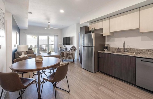 North Mountain Apartment | Landing | Stunning 2BD, Pool, Gym