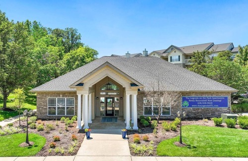 Eureka Apartment | Landing | Stunning 2BD, Pool, Clubhouse