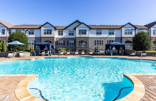 Conestee Apartment | Landing | Stunning 2BD, Pool, Courtyard