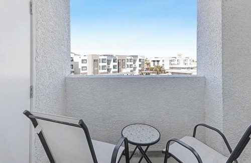 Townsite Apartment | Landing | Stunning 2BD, Pool, Rooftop Lounge