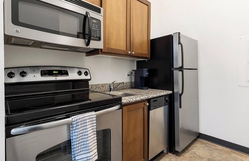 Alphabet Historic District Apartment | Landing | Stunning Studio, Gym, Courtyard