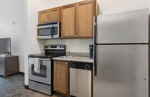 Alphabet Historic District Apartment | Landing | Stunning Studio, Gym, Courtyard